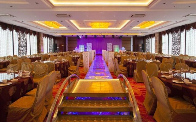 Rongcheng Celebrity Hotel High Speed Rail Station Shop