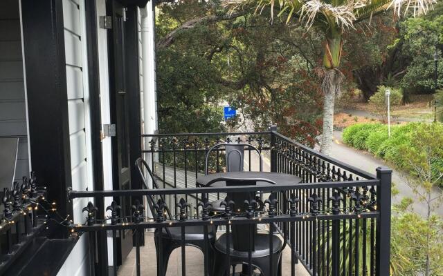 The Innbetween Lodge and Backpackers