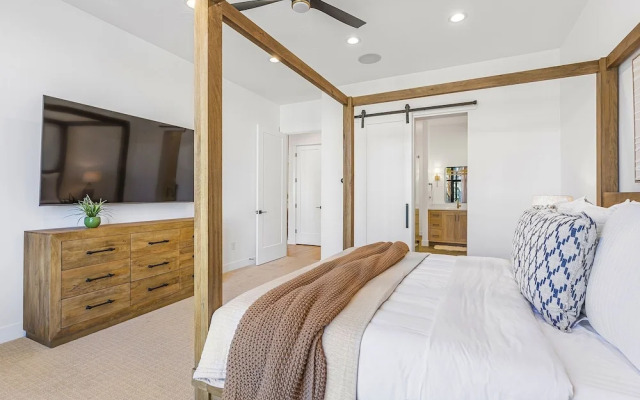 Sunny Days 7 Bedroom Home