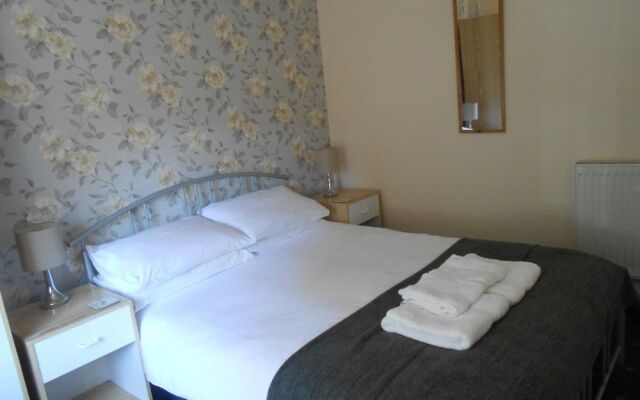 Hotel the Triton Guesthouse