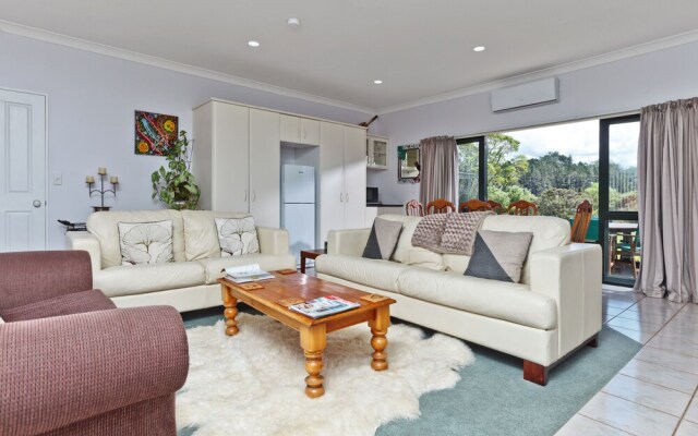 Okura River Estate Bed and Breakfast