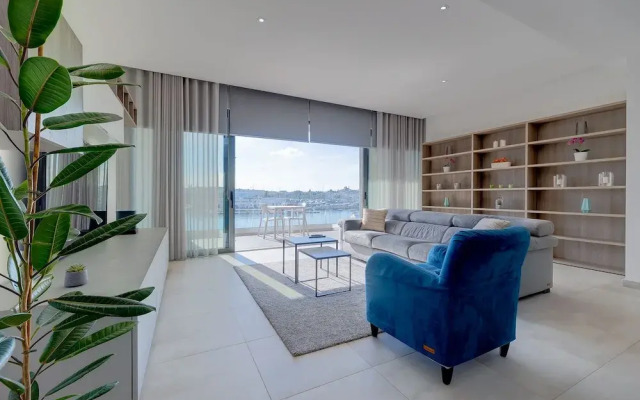 Superlative Apartment With Valletta and Harbour Views