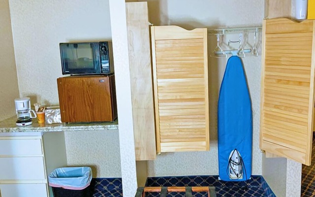 Baldwin Inn & Suites