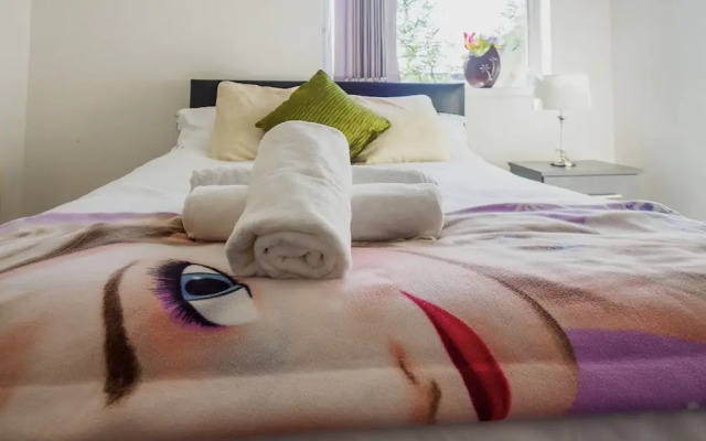 WoodHouse Lodge Room 2