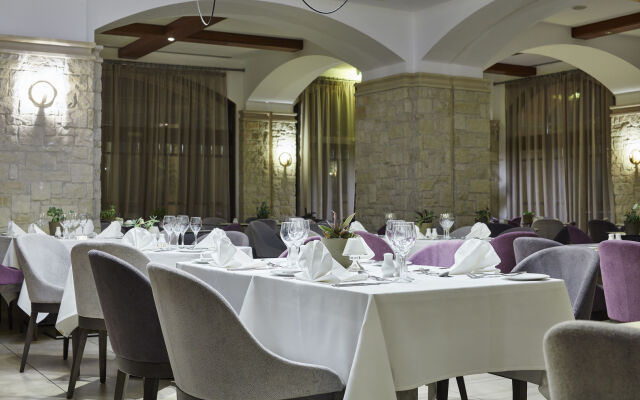Aphrodite Hills Hotel