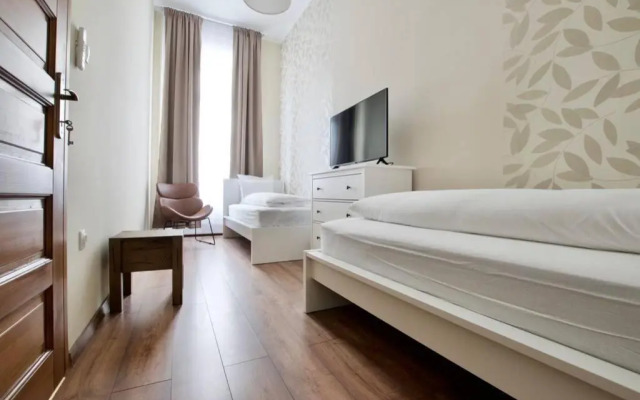 Premium Apartment by Hi5 - Central 3 bedroom (221)