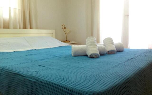 Villa Fofo - Beautiful Sea Front Villa with 650m2 garden