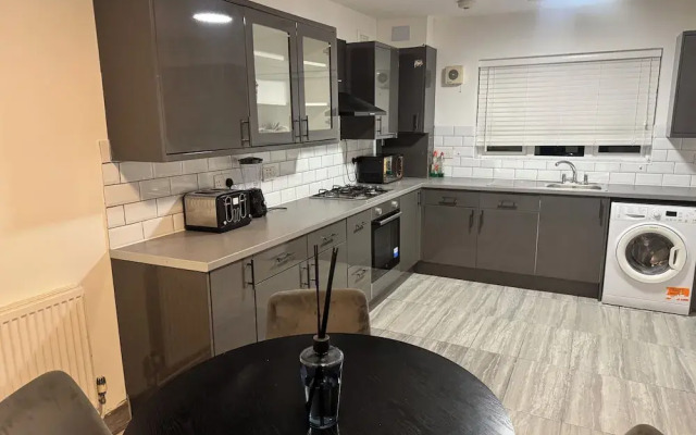 Corporate 3bedroom home with parking