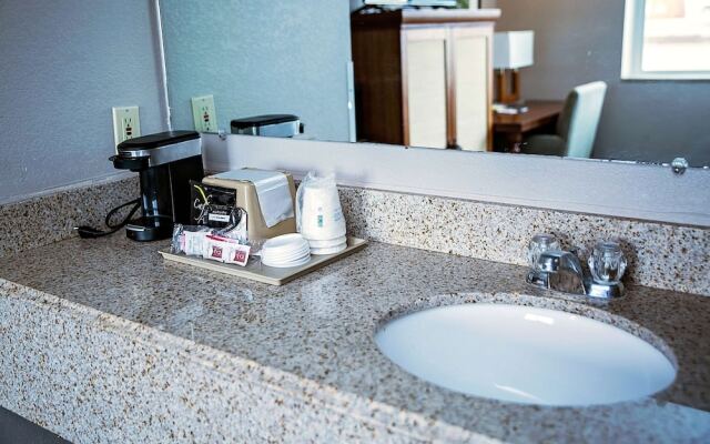 Super 8 By Wyndham Holbrook