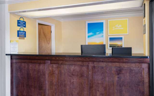 Days Inn by Wyndham Macon I-475