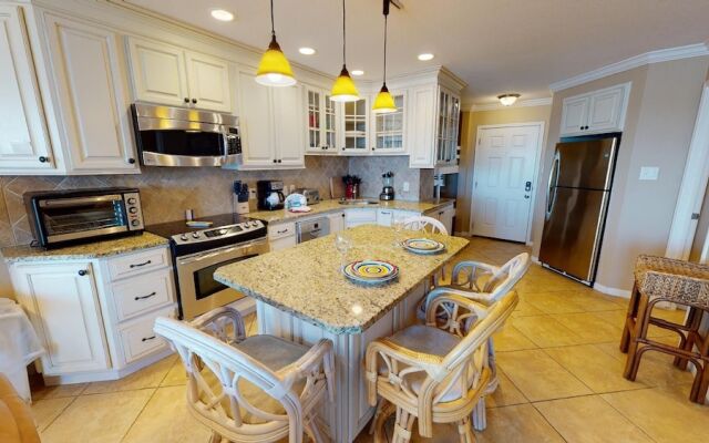 Seascape 2113 2 Bedroom Condo by RedAwning