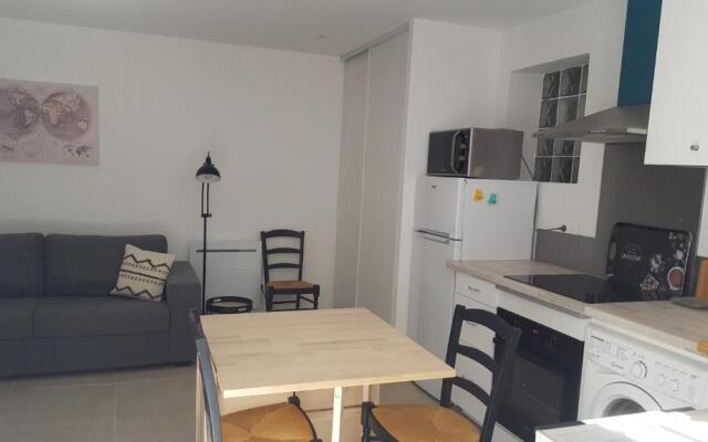 Appartement T2 neuf dans villa avec piscine