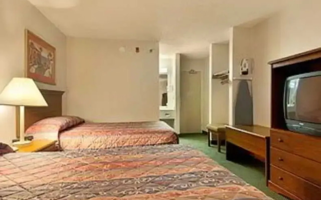 Super 8 by Wyndham Orlando Near Florida Mall