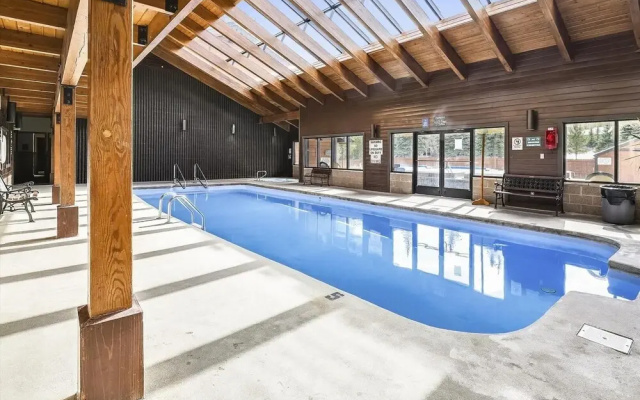Mountainside  155a 2 Bedroom Condo by RedAwning