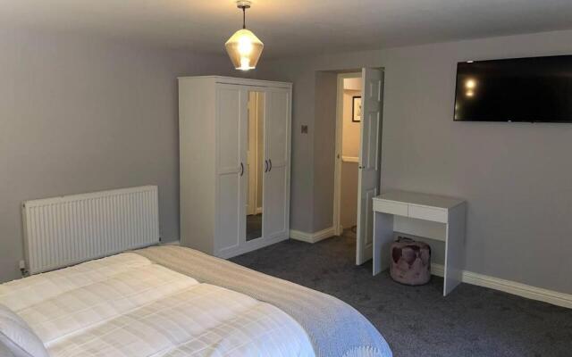 Cosy Apartment Above Village Pub