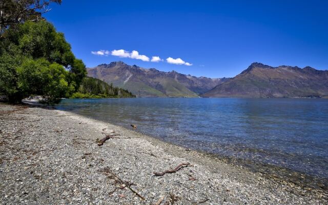 Lakeside Bliss