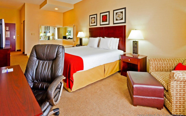 Holiday Inn Express Hotel & Suites Dickson