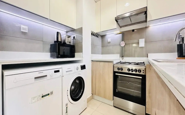 OYO HOME 1366 Standard One Bedroom Jvc