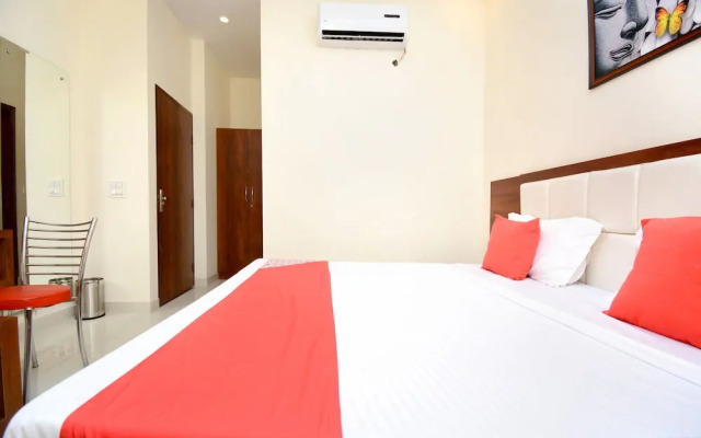 OYO 27061 Hotel Magnum