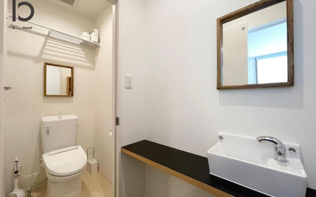 bHotel Kaniwasou 201 2BR Apt, Near Itsukushima Shrine, For 12 Ppl – Bathroom – Hatsukaichi