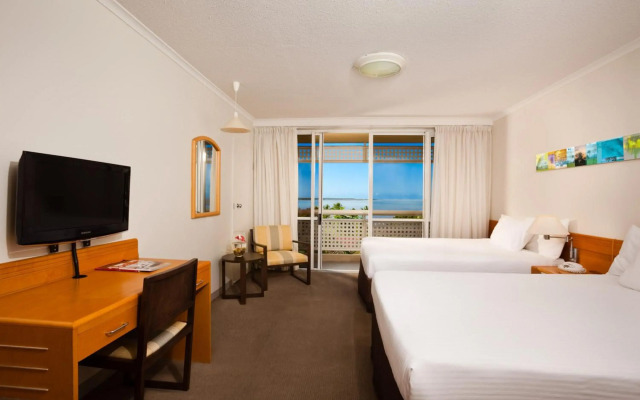 Cairns Harbourside Hotel