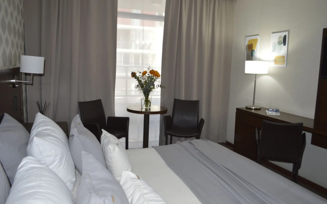 Ian Hotel