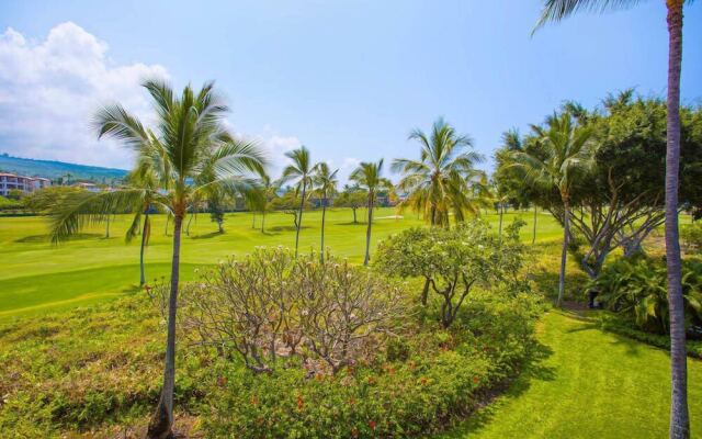 Surf & Racquet Club #6-303