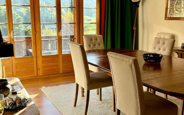 Cozy spacious Flat right in the village