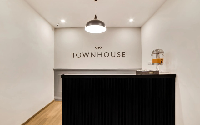 OYO Townhouse 234 Shamashbad Sbi Building