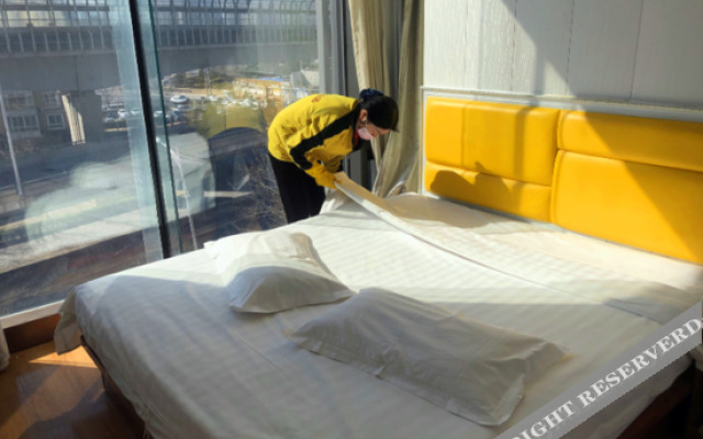 Super 8 Hotel (Beijing Jintai Road subway station store)