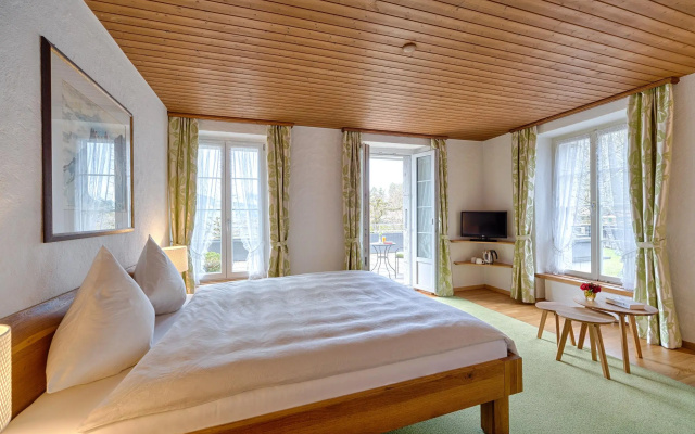 Neuhaus Golf- & Strandhotel – Guest Rooms – Unterseen