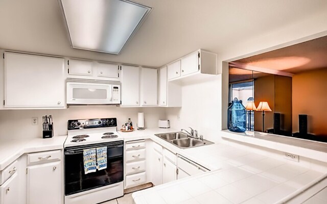 888 Convention Center 3 BEDROOM 2 BATH Condos