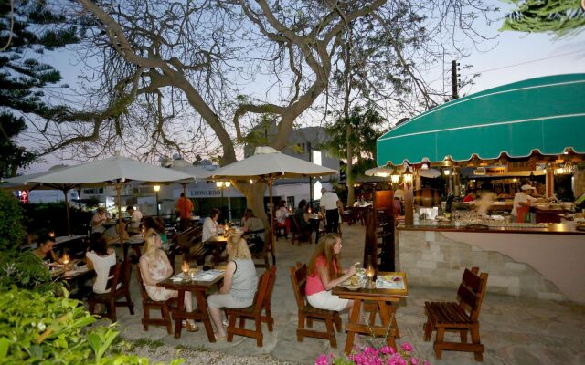 Dionysos Central Hotel