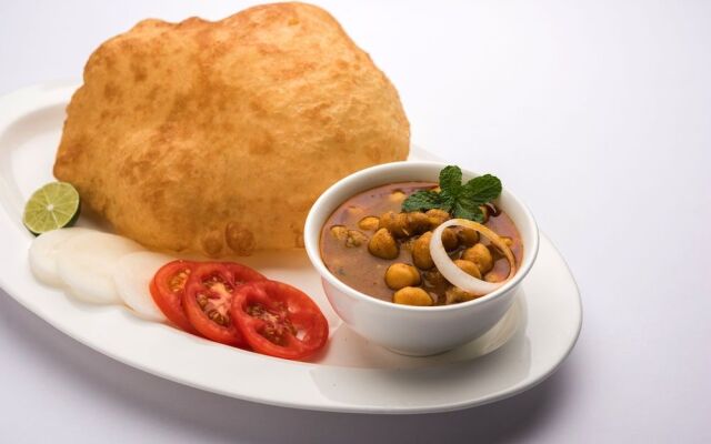 OYO Flagship 113 Golden Temple Road