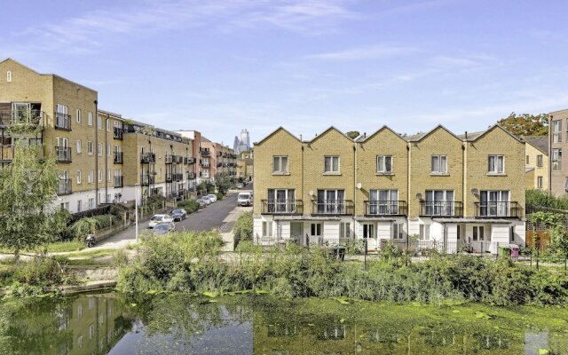 Gorgeous Mile End Flat