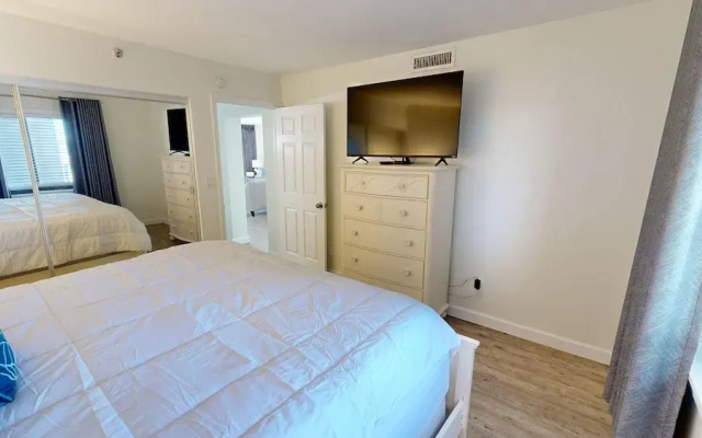 Emerald Towers 904 2 Bedroom Condo