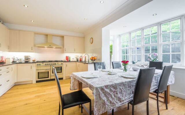 Charming Golders Green Home by Hampstead Heath