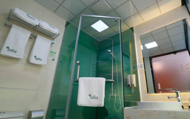 Vatica Shanghai Jinshan District Jinshan Guojishangmaocheng Weihong Road Hotel
