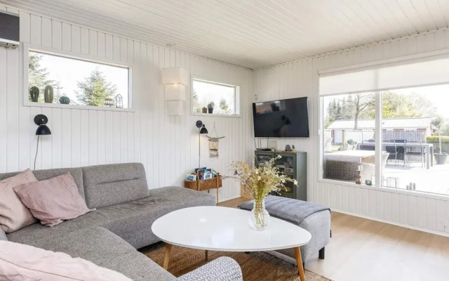 6 Person Holiday Home in Hojslev