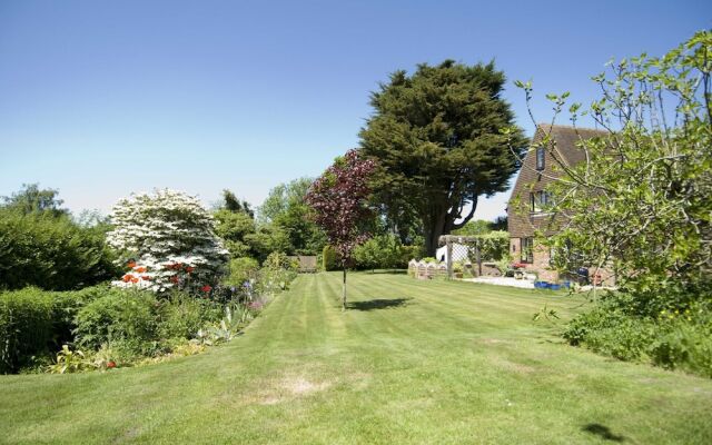 Cleavers Lyng 16Th Century Country House