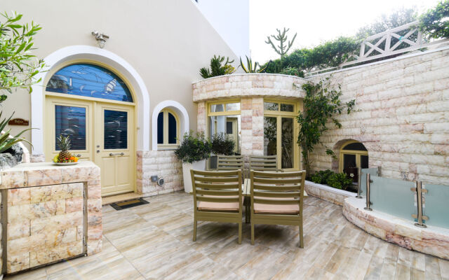 Santorini Suite Home