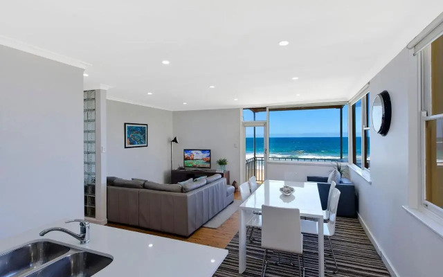 Golden Sands 1 - Absolute Beachfront