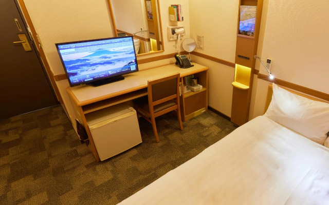 Toyoko Inn Osaka JR Noda Ekimae
