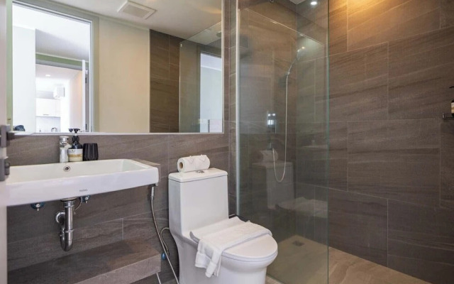 Modern Condo near the Beach - NV5