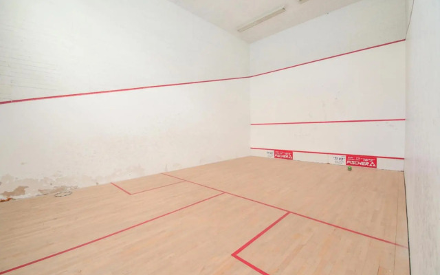 מול הים בקיסריה