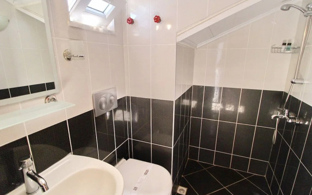 Arnna Villa 4 by Villa Buketi