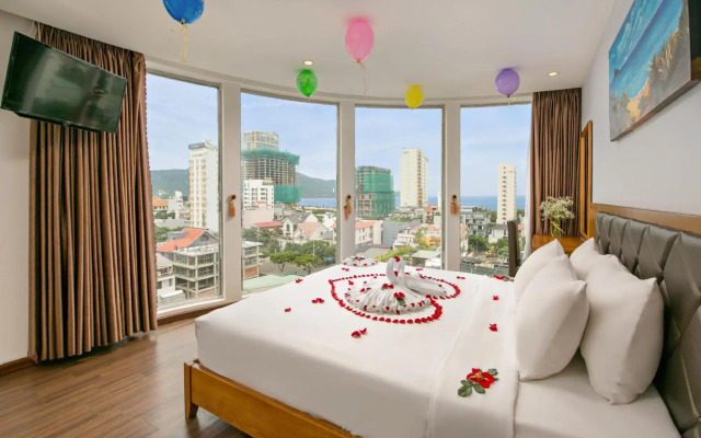 La Beach Hotel
