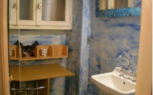 Adonis Guesthouse