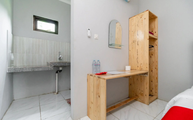 RedDoorz Plus Near Jungeland Sentul