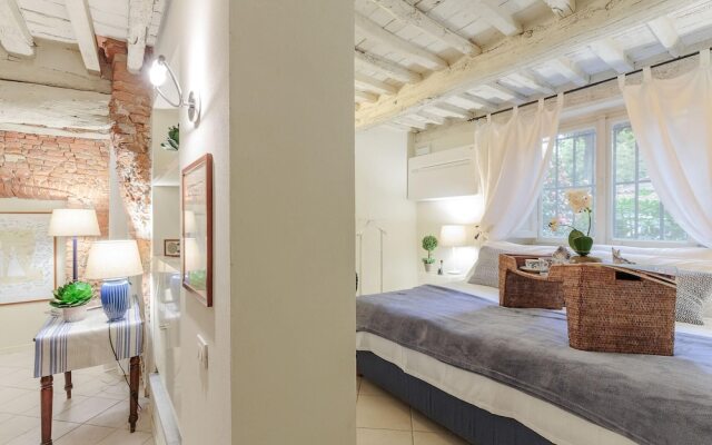 The 1400 s Apartment